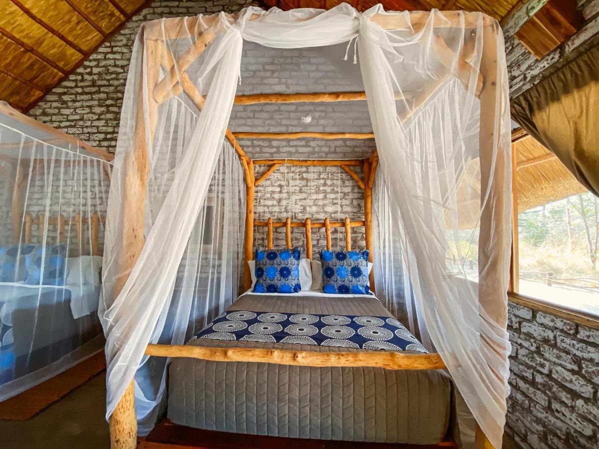 Gwango Heritage Resort Dete Екстериор снимка