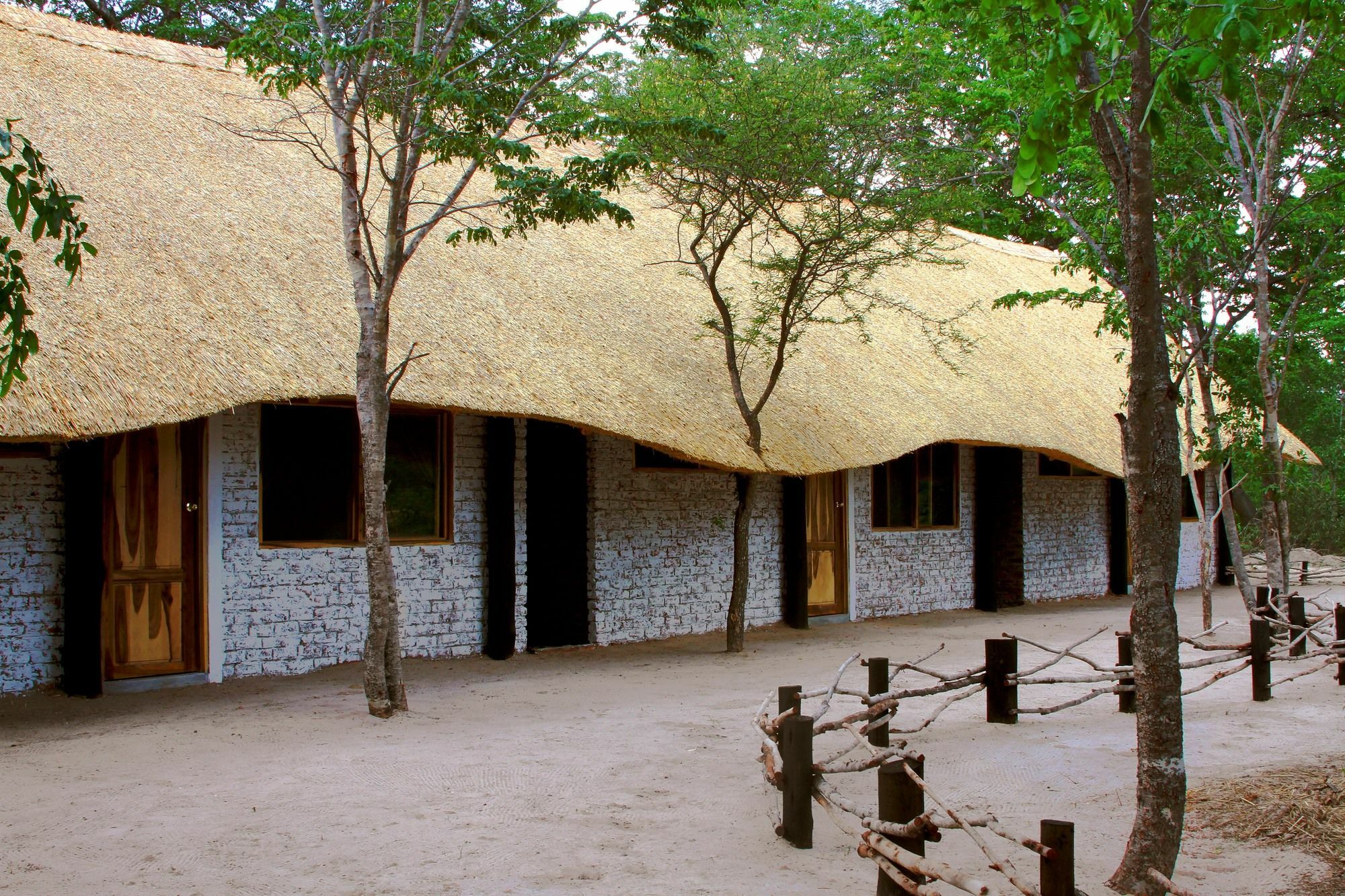 Gwango Heritage Resort Dete Екстериор снимка